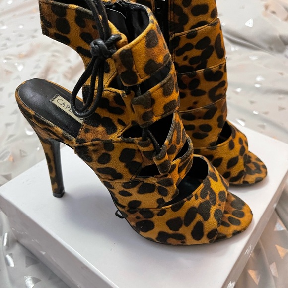 Heels - Picture 4 of 5